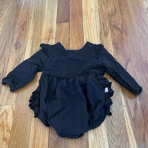 Black ruffle butts onesie